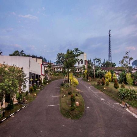 The Rizen Hotel Tjisarua Exterior foto