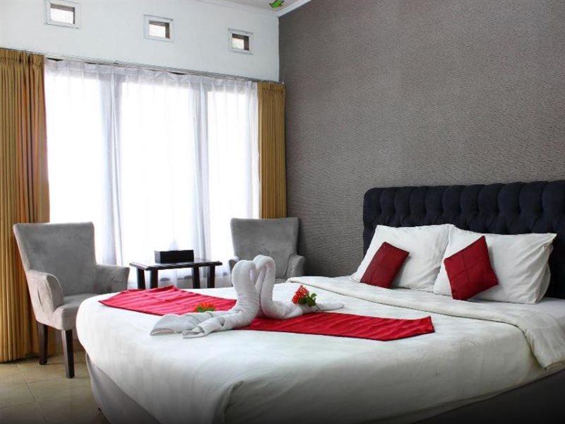The Rizen Hotel Tjisarua Exterior foto
