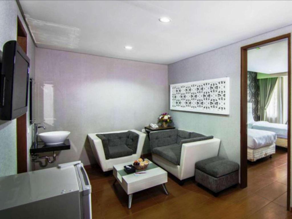 The Rizen Hotel Tjisarua Exterior foto