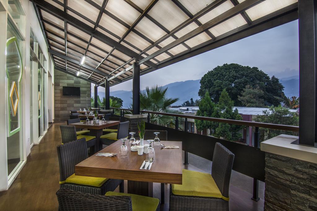 The Rizen Hotel Tjisarua Exterior foto