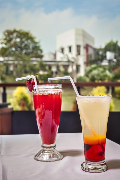 The Rizen Hotel Tjisarua Exterior foto