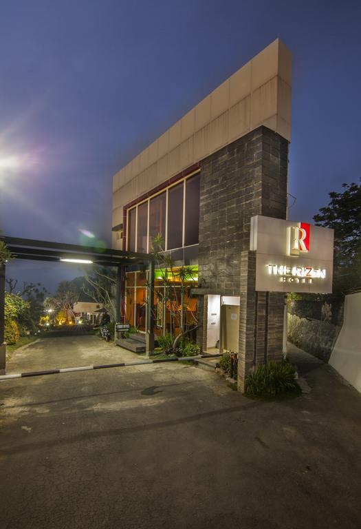 The Rizen Hotel Tjisarua Exterior foto