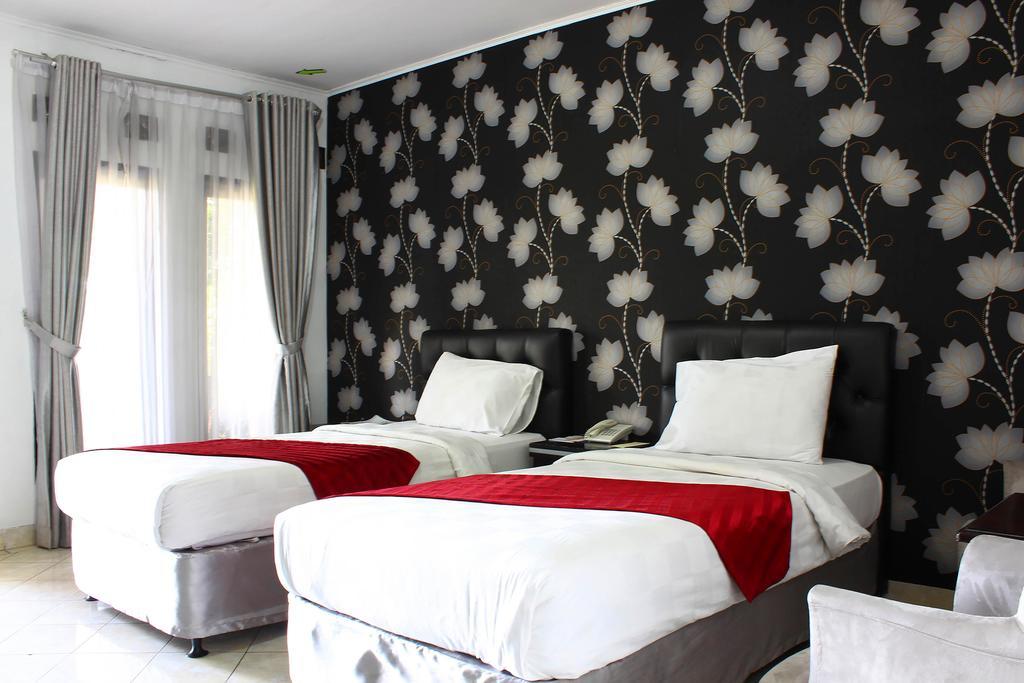 The Rizen Hotel Tjisarua Exterior foto