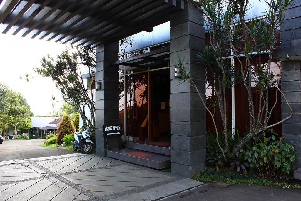 The Rizen Hotel Tjisarua Exterior foto