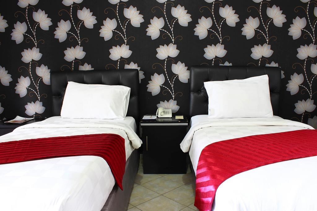 The Rizen Hotel Tjisarua Exterior foto
