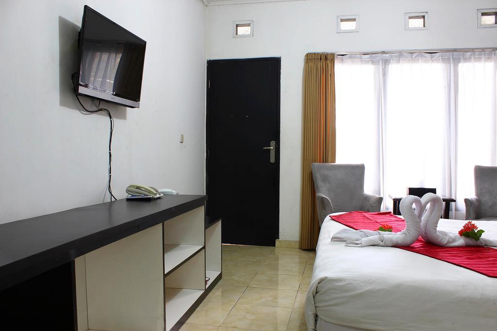 The Rizen Hotel Tjisarua Exterior foto