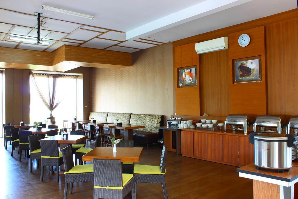 The Rizen Hotel Tjisarua Exterior foto