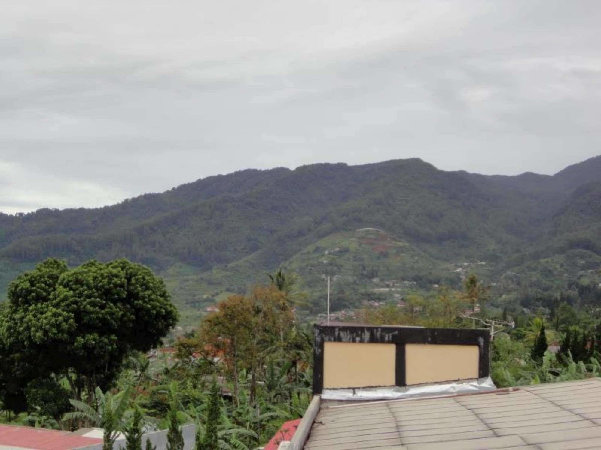 The Rizen Hotel Tjisarua Exterior foto