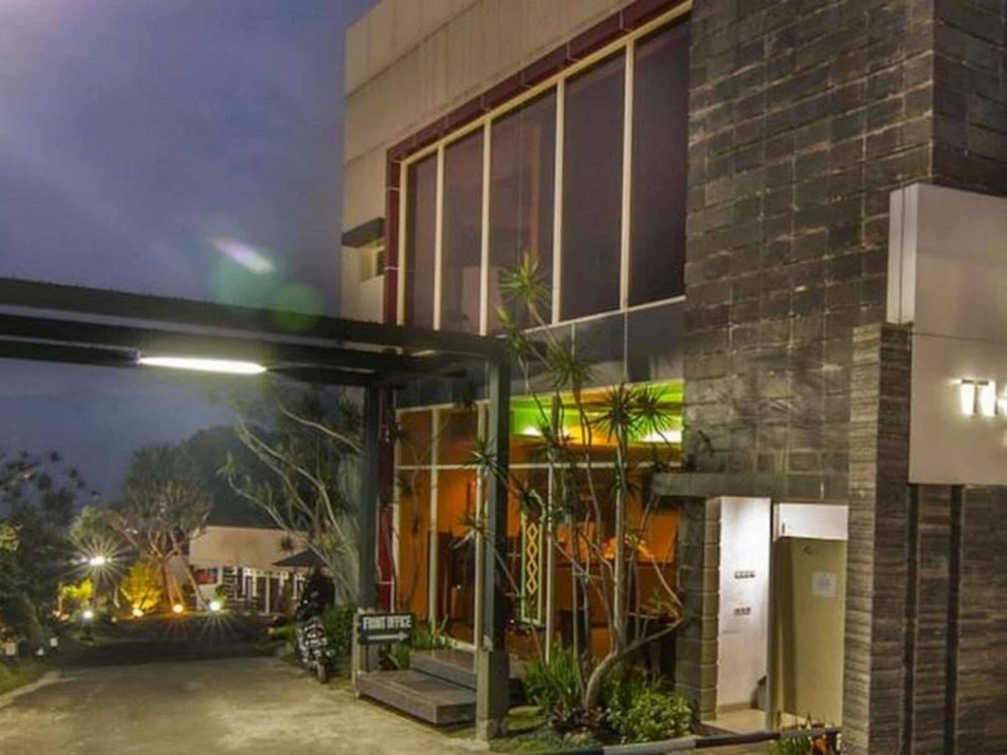 The Rizen Hotel Tjisarua Exterior foto